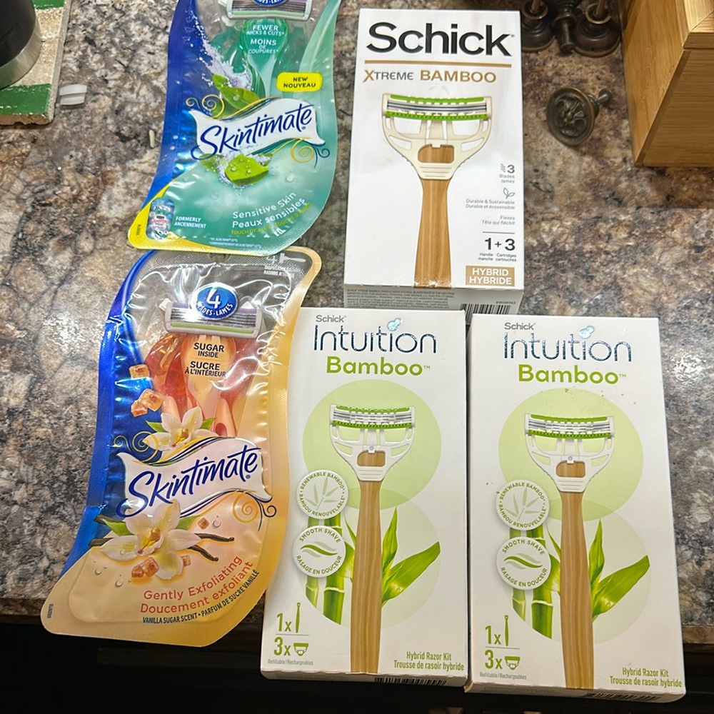Schick Bamboo Razors and Skintimate Shave Gel Set